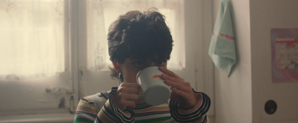 Ada bebiendo cafè